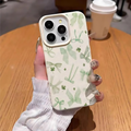Protector "Emerald Whisper" – Diseño Coquette de Lazos y Tréboles/ Compatible para iPhone 16 Pro Max