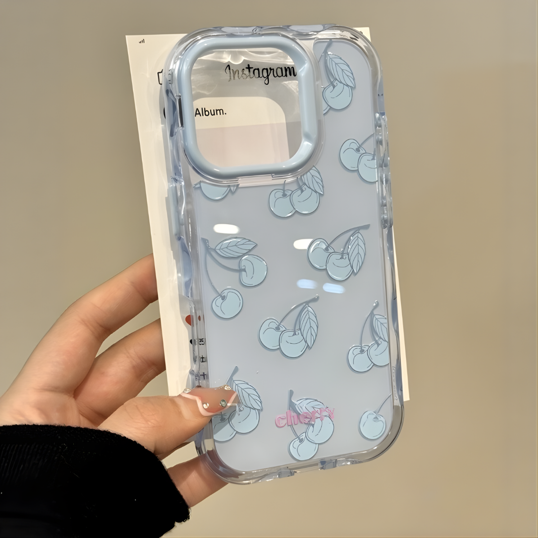 Protector Blue Cherry | Diseño de Cerezas sobre Celeste Traslúcido | Compatible para iPhone 15