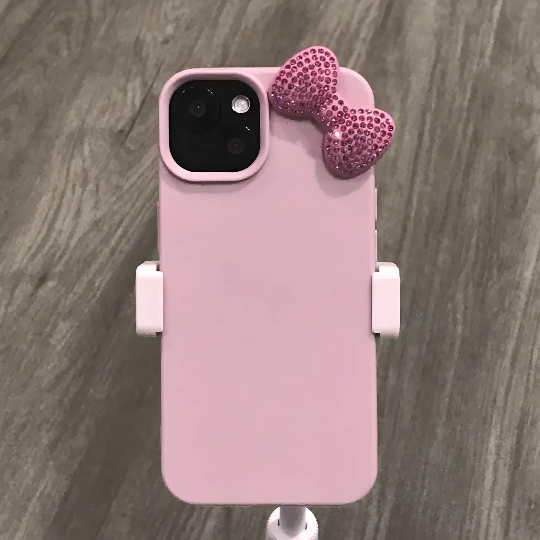 Case Sweet Sparkle — Silicona Soft Mate — Lazo de Cristales Rosas — Compatible con iPhone 15 Pro