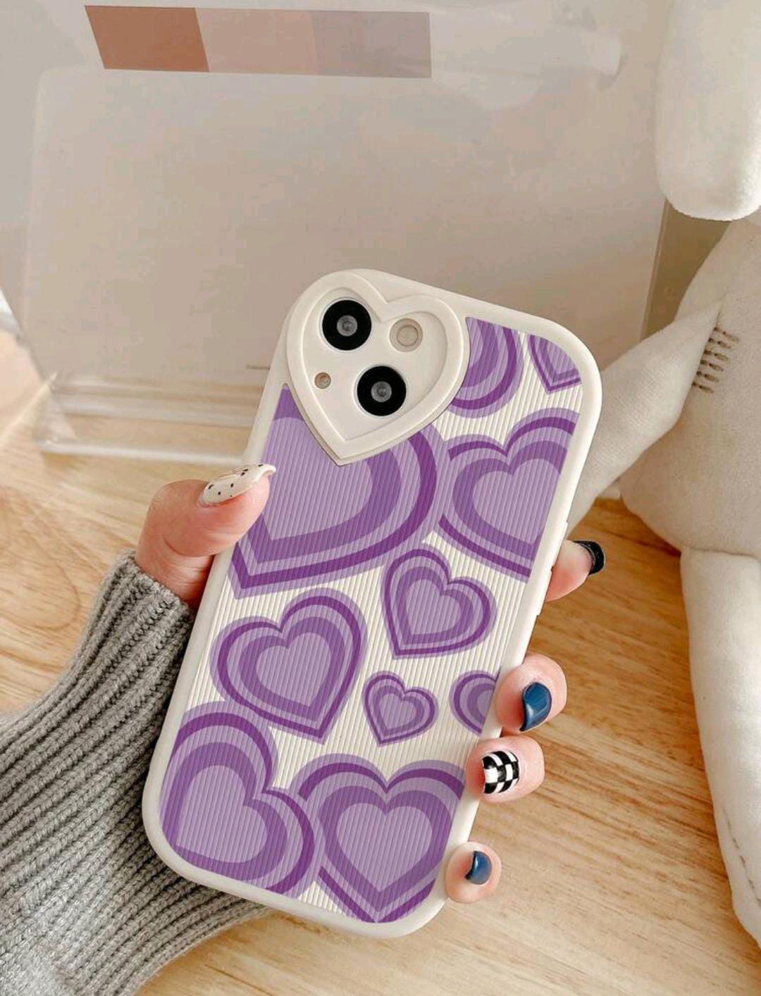 Protector Aesthetic de Corazones Retro en Relieve - Serie Violeta Pastel/ Compatible para Iphone 13-14