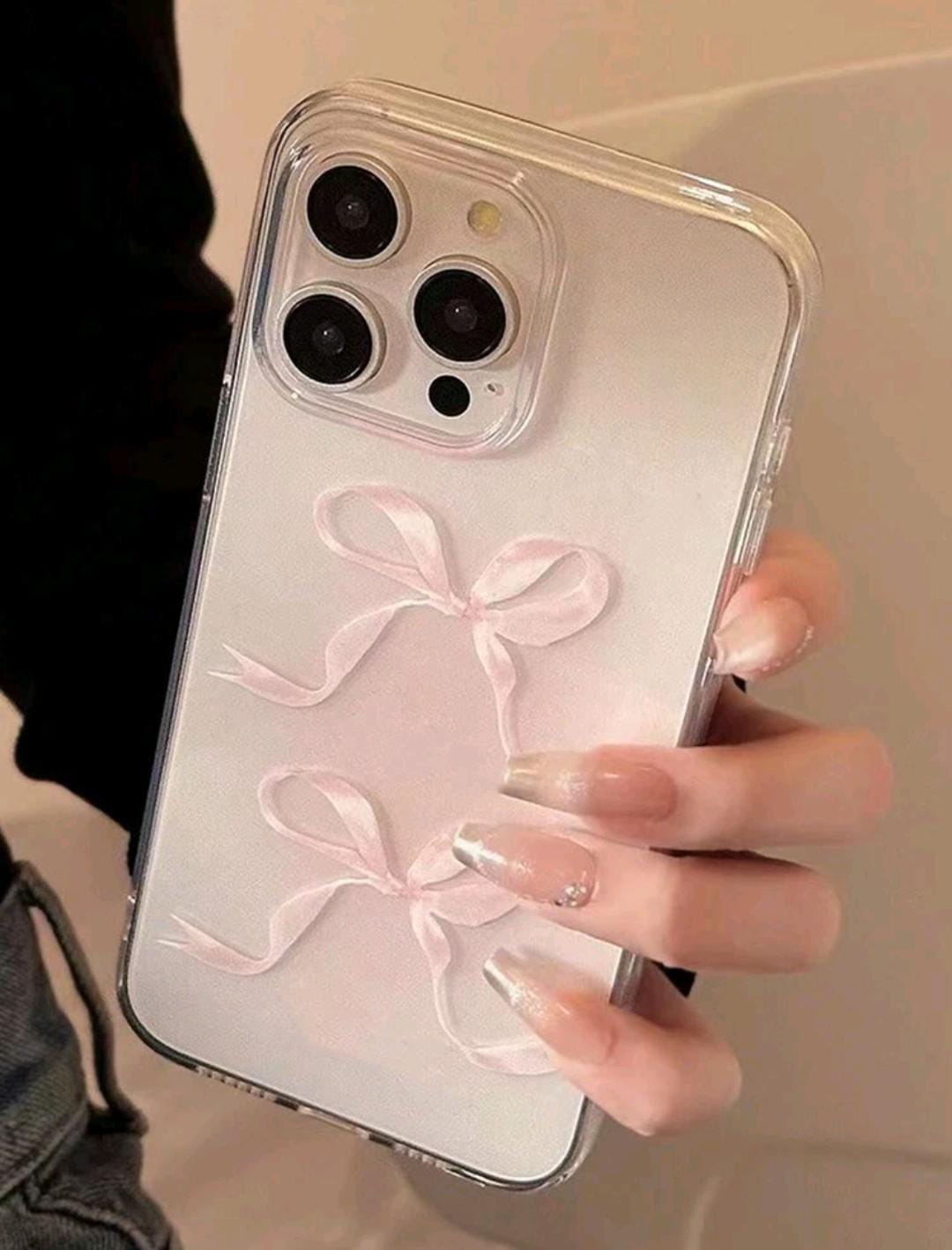 Case Coquette Chic Minimalista - Protector Mate con Relieve de Moños Rosados/ Compatible para iPhone 15
